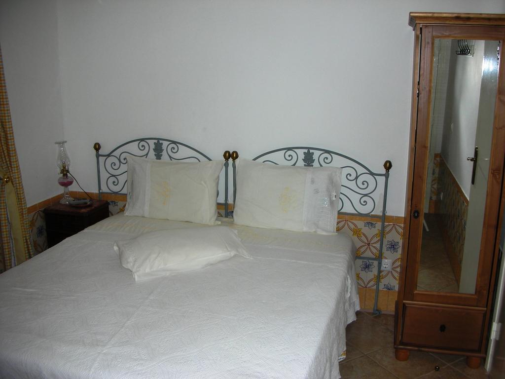 Casa Amarela Guesthouse Lagos Quarto foto